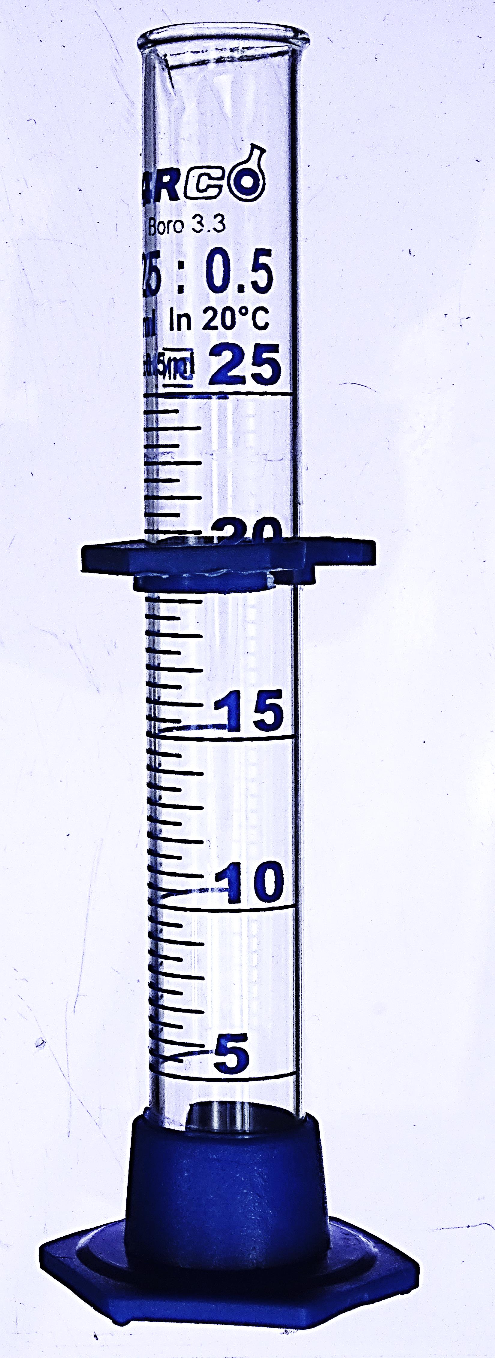 tl_files/2015/Articulos Lab/Probeta de vidriobase plastica 25 ml.jpg